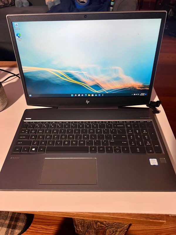 HP ZBook 15v G5 15.6" Mobile Workstation 4K UHD Intel Core i5-8300H Quad-core gallery