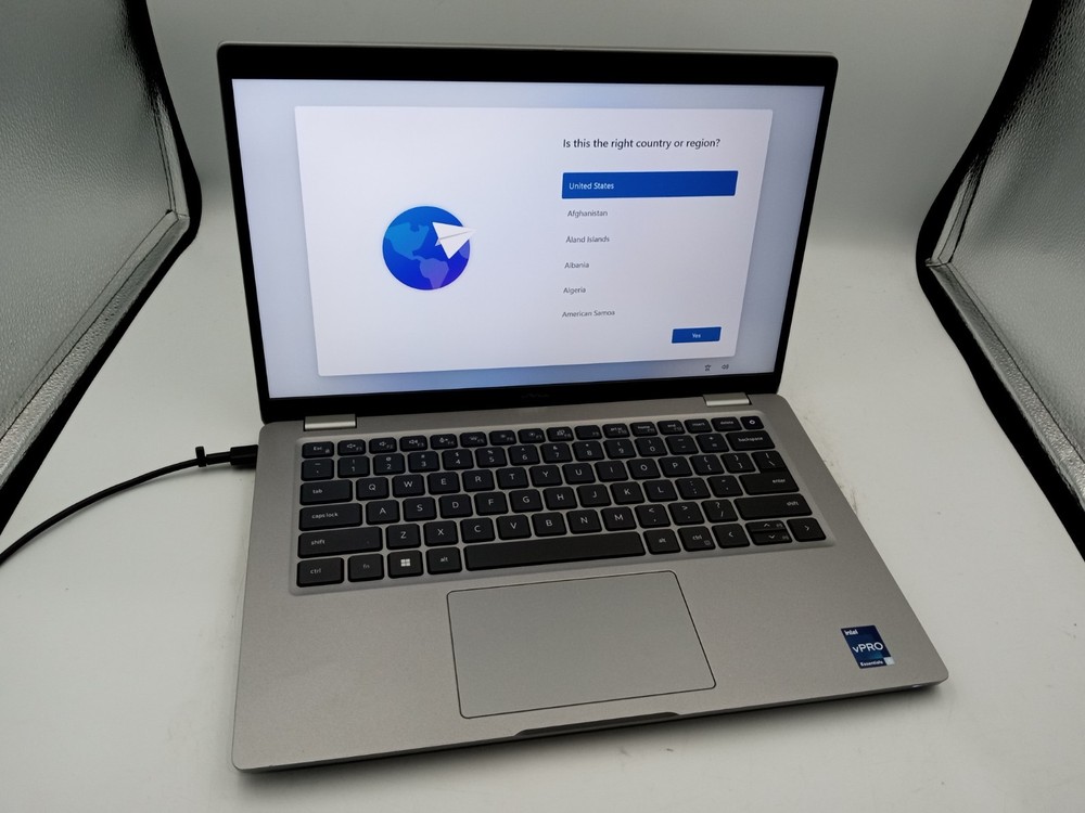 Dell Latitude 5430 14" Touchscreen Intel i5-1235U 4GB RAM 128GB SSD Win 11 -RR