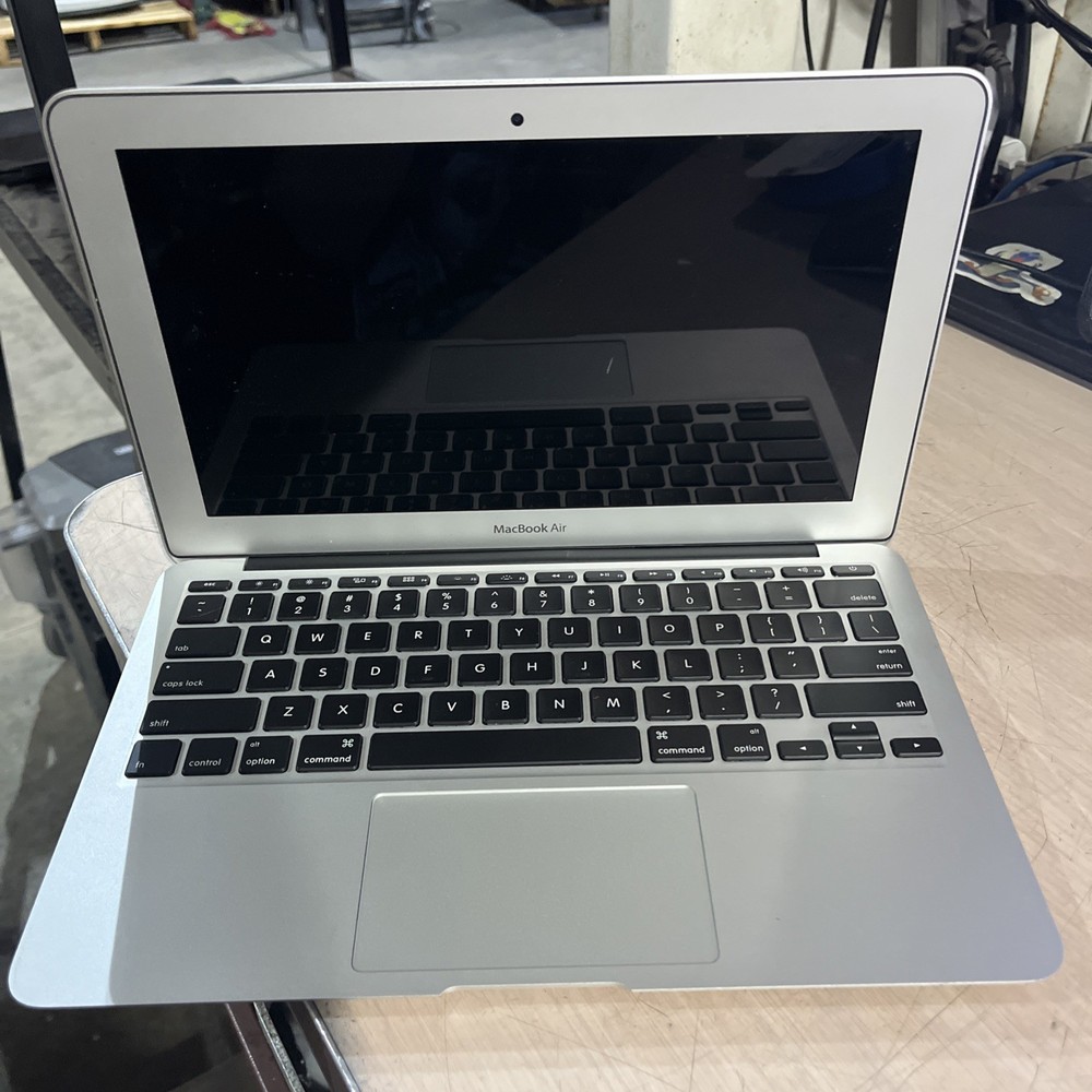 APPLE MACBOOK AIR 11" EARLY 2015 CORE I5-5250U 1.6GHZ 4GB RAM NO HD