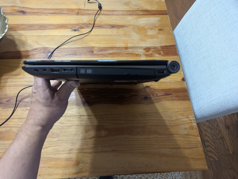 ASUS U50F RBBAG05 INTEL I3 330M 2GB NO HD posts works, FOR PARTS gallery