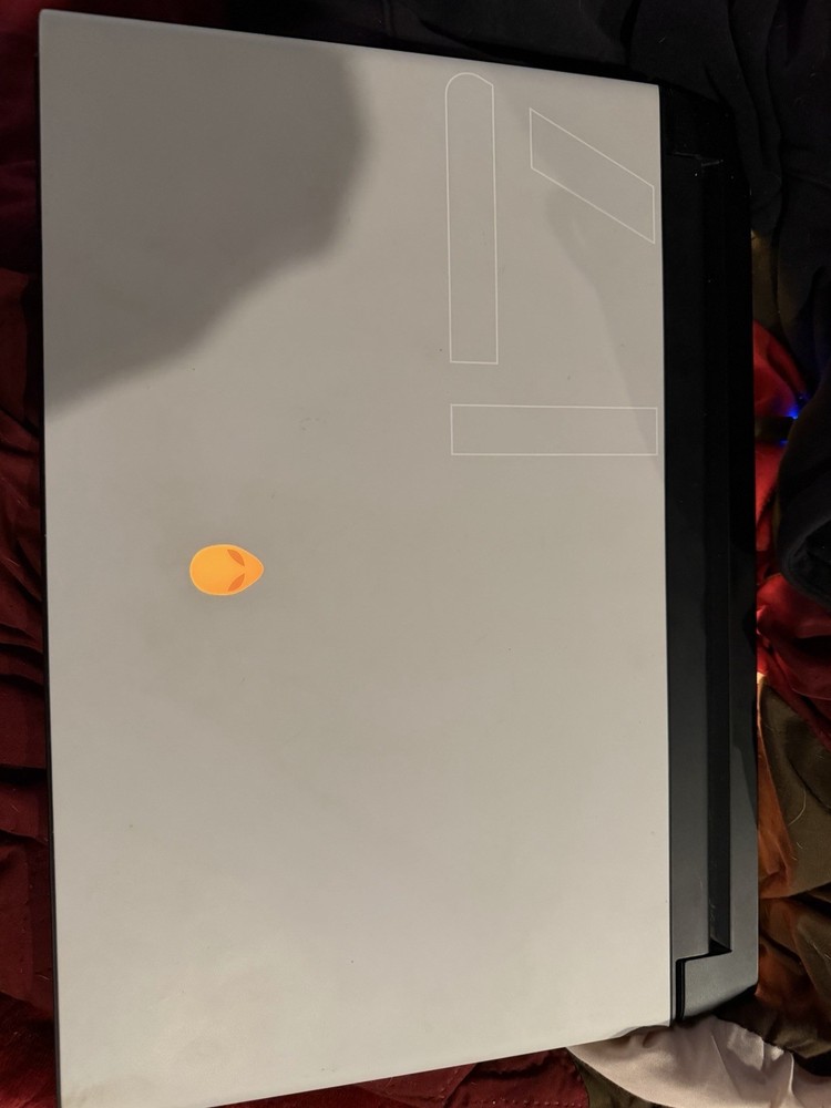 Alienware m17 R4 Gaming Laptop RTX 3070 i7-10870H 16GB RAM 954GB SSD White 17"