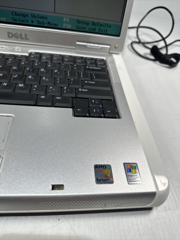 Dell Inspiron 1501 15" Laptop AMD Turion X2 64 1gb Ram No Drives Boots Bios gallery