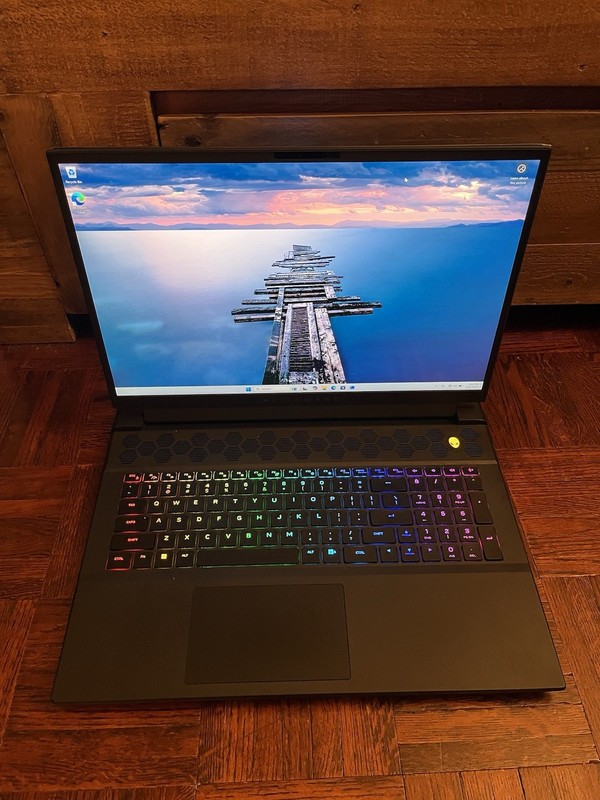 Dell Alienware M18 R2 165Hz 2.2 GHz i9-14900HX 32GB 2TB SSD RTX 4090 gallery