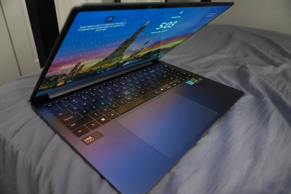 Samsung Galaxy Book4 Ultra Windows 11, 16GB (RAM) + 1TB (SSD), NVIDIA RTX 4050