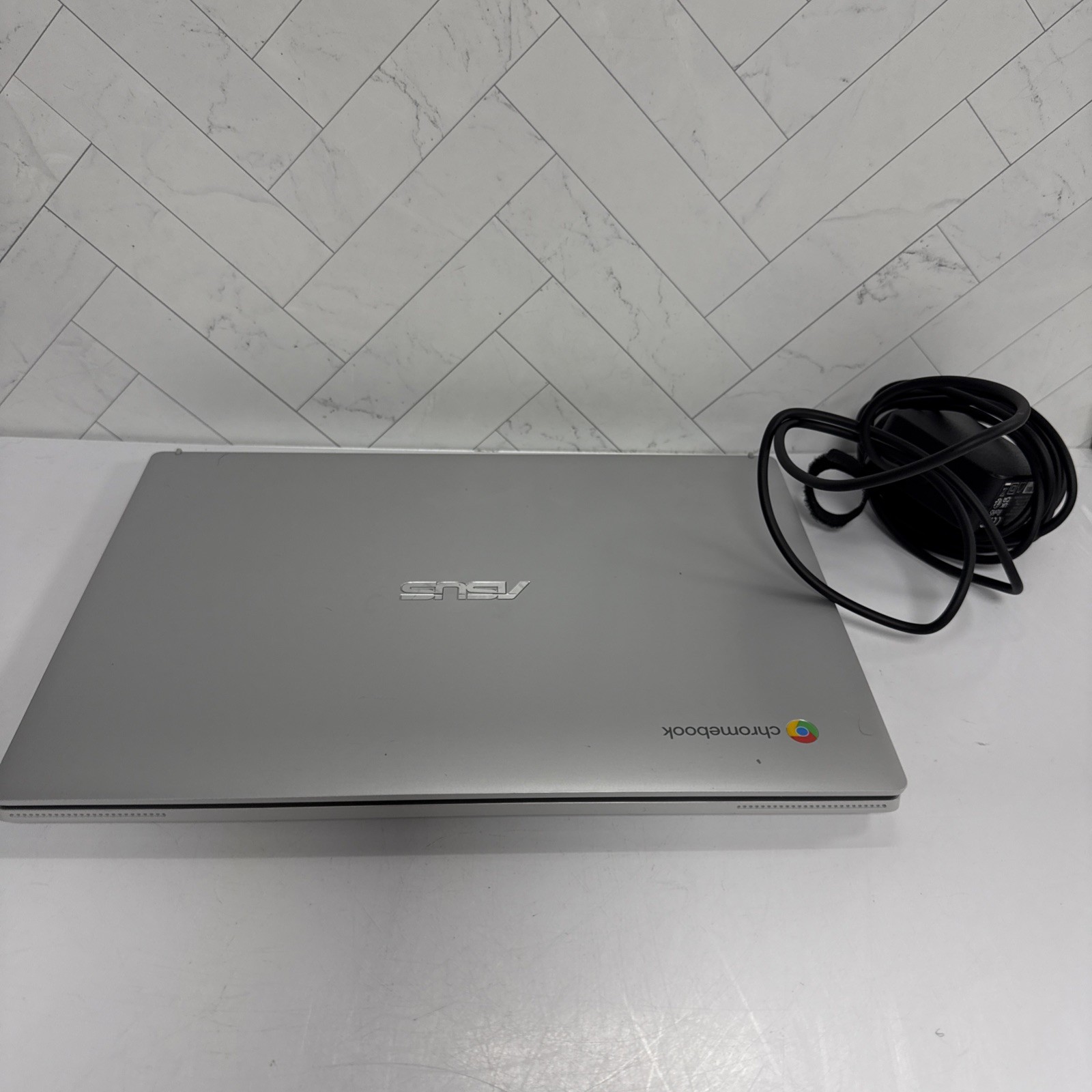 ASUS Chromebook CX1, 11.6" HD NanoEdge Display, Intel Celeron N3350 Processor gallery
