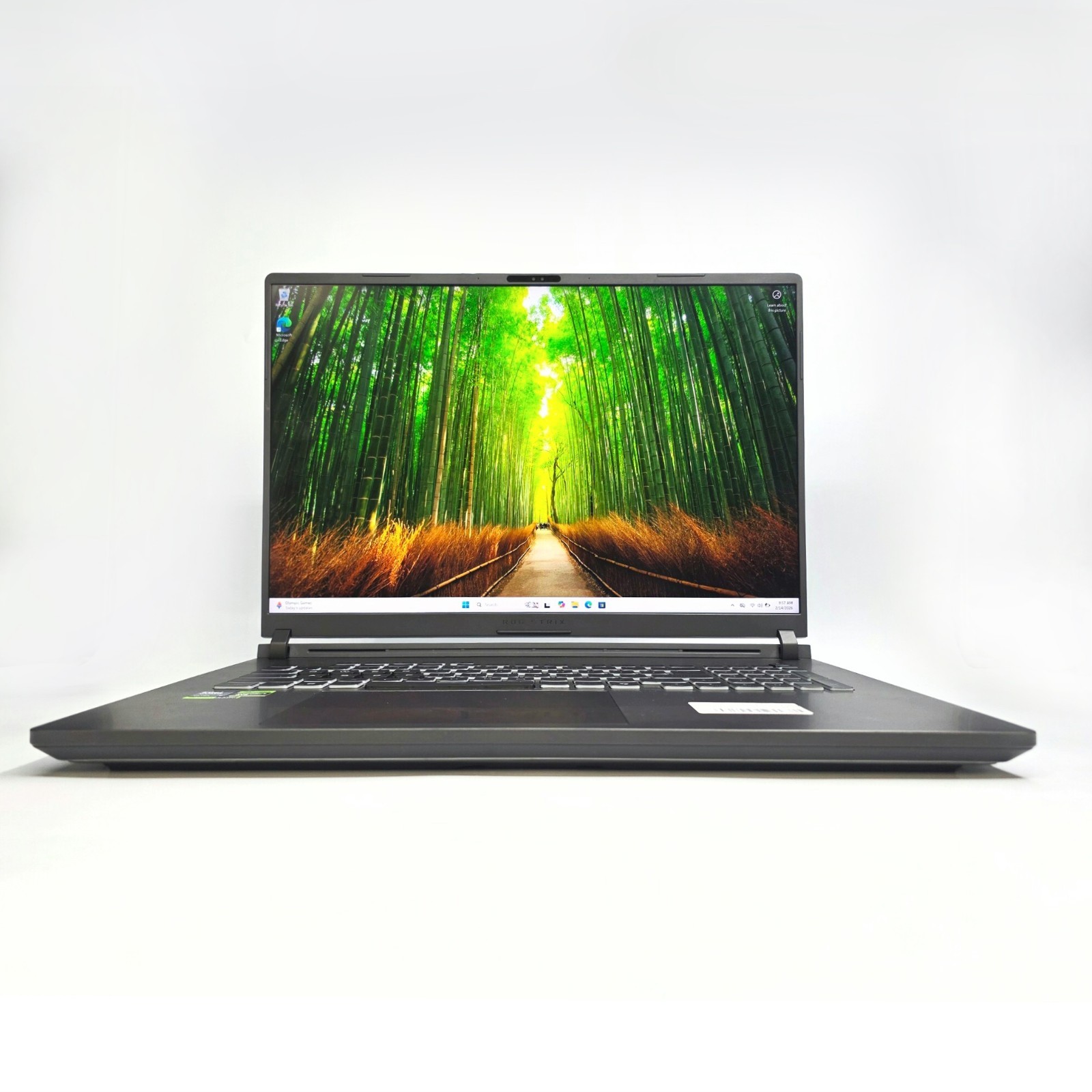 Asus ROG Strix G18 Ultra 9 32GB RAM RTX 5080 2TB Gaming Laptop gallery