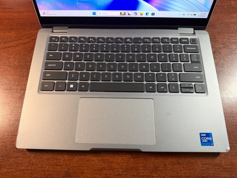 Dell Latitude 5320 2-in-1 i7-1185G7 16GB RAM 256GB SSD FHD Touch W11P Charger gallery