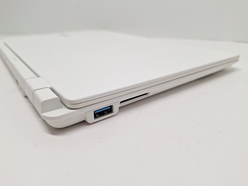 Acer Chromebook CB3-111-C8UB 11.6" Intel Celeron N2840 2GB DDR3L RAM 16GB SSD gallery