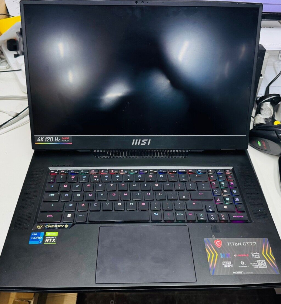 MSI Gaming Laptop Titan GT77 17.3" i7 12th Gen 16GB 1TB RTX3070Ti ( Keep Crash)