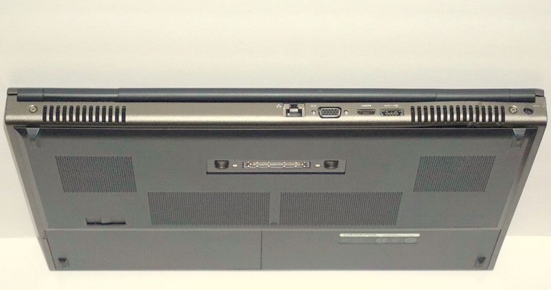 Workstation 17.3" DELL M6600 i7-Quad FAST 2TB SSD DVDRW 32GB NVIDIA K3000M-2GB gallery