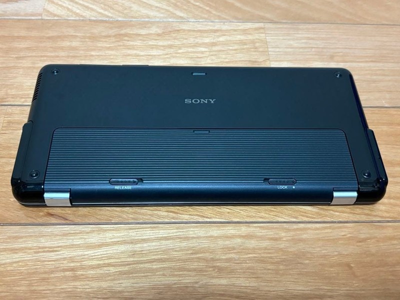 Sony VAIO VGN-P90S type P 8" Ultraportable Atom Z540 2GB 60GB WinXP As-Is gallery