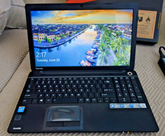 Toshiba Satellite C55-A5300 Laptop Win 10 HD TrueBrite Display HDMI USB 3 DVDRW