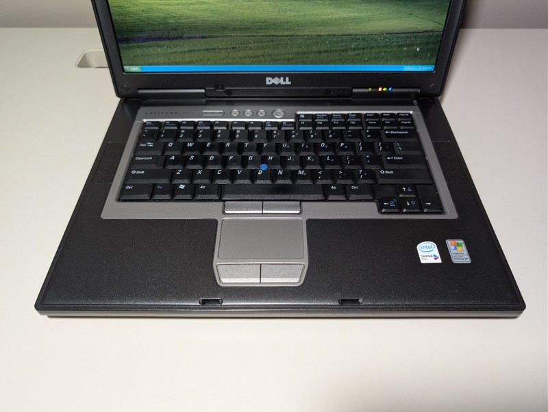 Dell Latitude D820 Core 2 Duo T7200 2GB Ram 40GB HDD Nvidia GeForce GO 7400 gallery