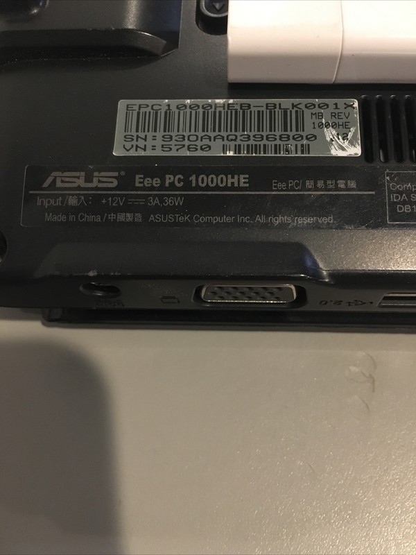 Asus Eee PC 1000HE Mini Laptop. 160GB HDD AND 1GB RAM. For parts or repair gallery