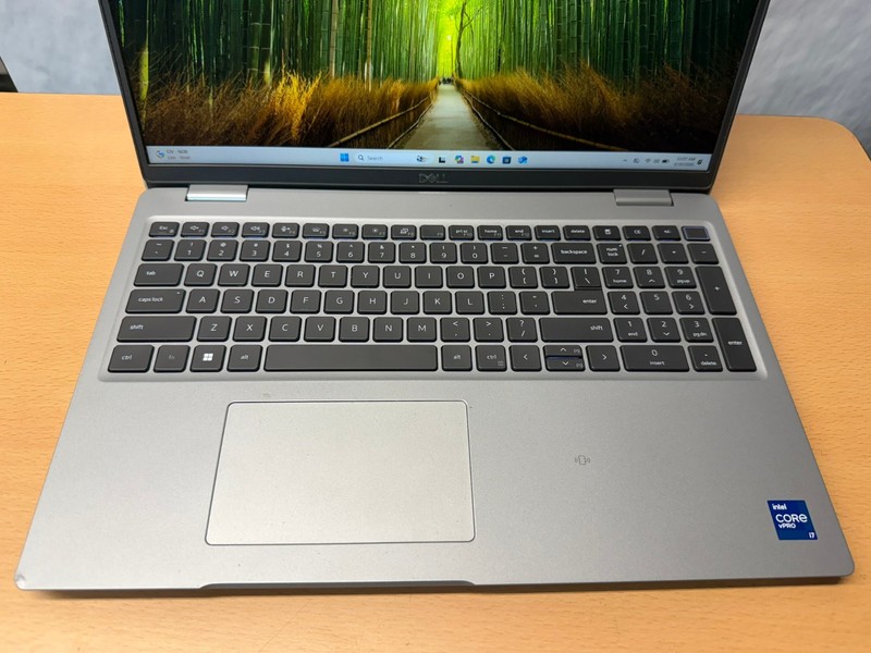 Dell Latitude 5520 i7-1185G7 32GB RAM 256GB SSD FHD Win11 BAD USB-A PORT - READ! gallery