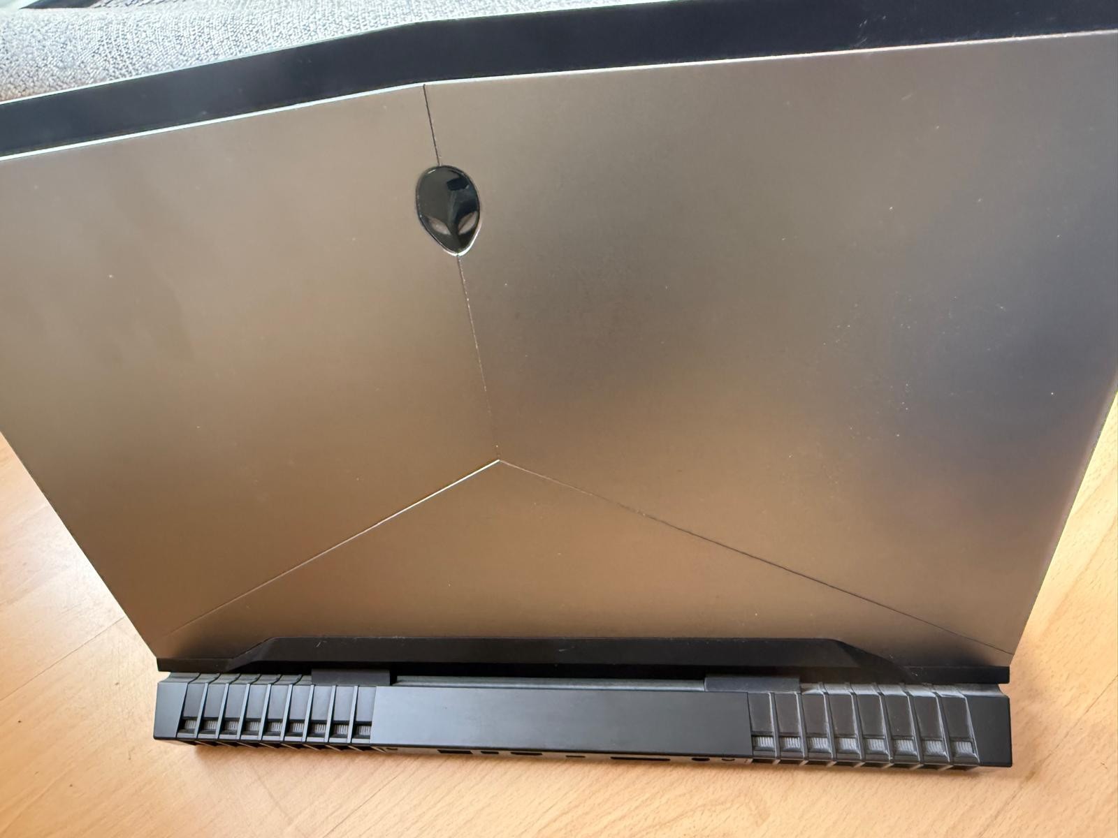 Dell Alienware Gaming R4;GTX 1070 17.3 inch" i7-6820HK,16GB,512GB SSD,1TB HDD, gallery