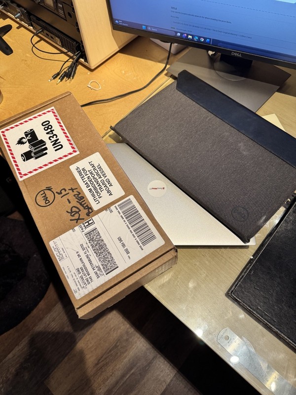 Dell XPS 15 9500 32 GB RAM 512 GB SSD I7 10Th+ Leather Sleeve + New Dell Battery gallery