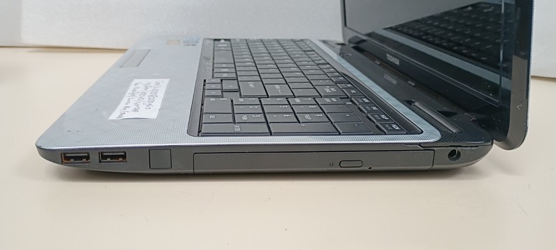 Toshiba Satellite L755-S5349 _ i3-2330 @ 2.20 _ 4GB RAM 640gb HD BAD BACKLIGHT gallery