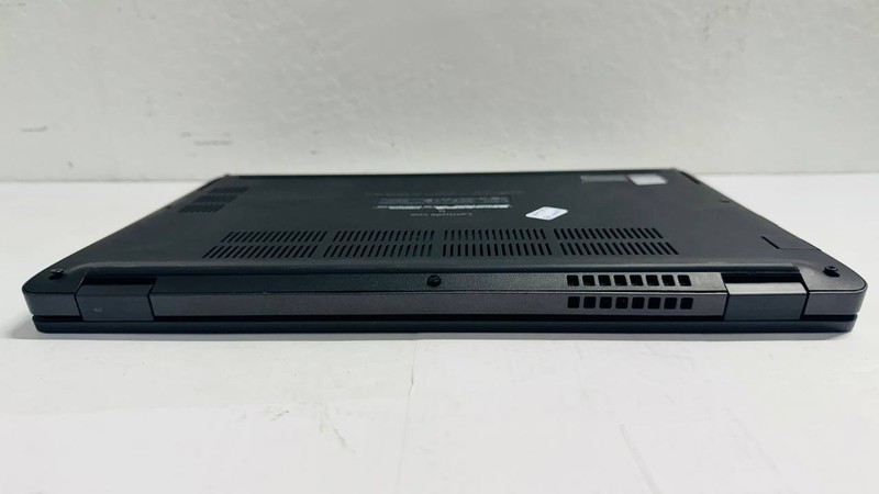 Dell Latitude 5300 13.3" FHD i7-8665U 1.90GHz 16GB RAM 256GB SSD Windows 11 Pro gallery