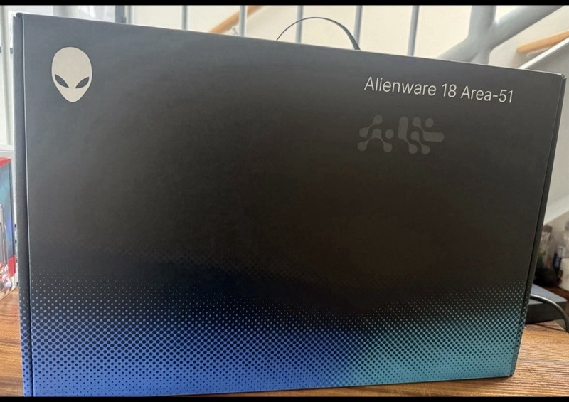 Alienware Area-51 18 18" Core Ultra 9 275HX 64GB 2TB SSD RTX 5090 W11 gallery