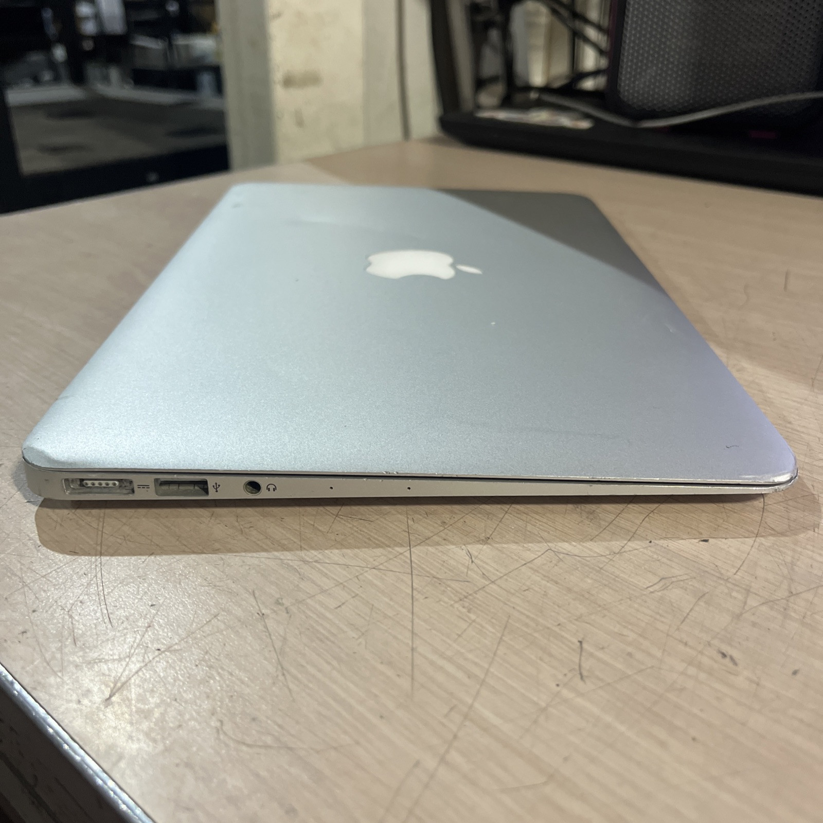 APPLE MACBOOK AIR 11' EARLY 2015 CORE I5-5250U 1.6GHZ 4GB RAM NO HD gallery