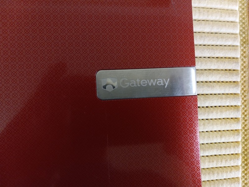 Gateway NV77H05u 17.3in i3-2310M 12GB 640GB HDD Win 11 Home Red HDMI DVD gallery