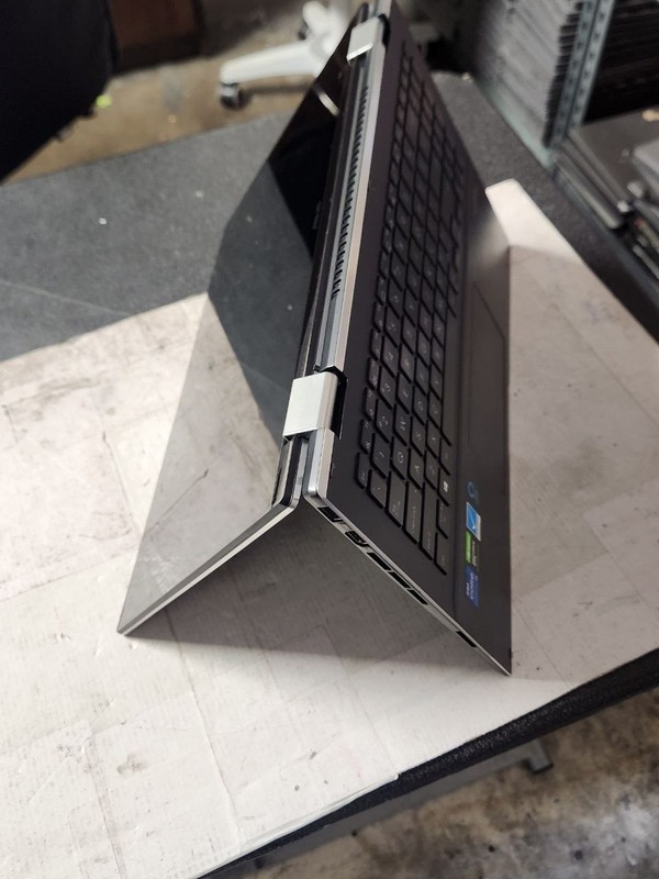 ASUS Q528E 15.6" I7-1165G7, 16GB RAM, 512 SSD, GeForce GTX gallery