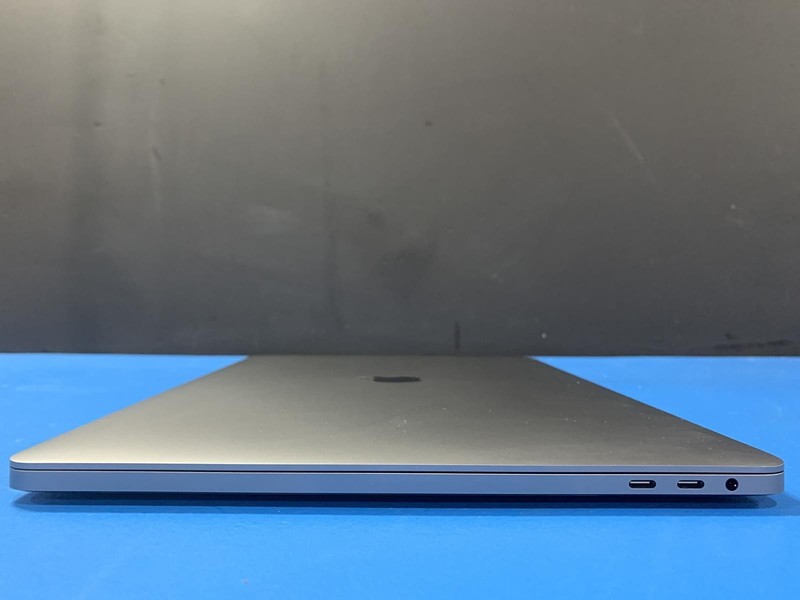 Apple MacBook Pro A2141 Core i7 9750H 2.60GHz 32GB 1TB SSD Sequoia MVVL2LL/A gallery