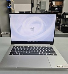 Razer Blade 14 (2025) Mercury White RTX 5070 Ryzen AI 9 365 32GB 1TB 3K OLED