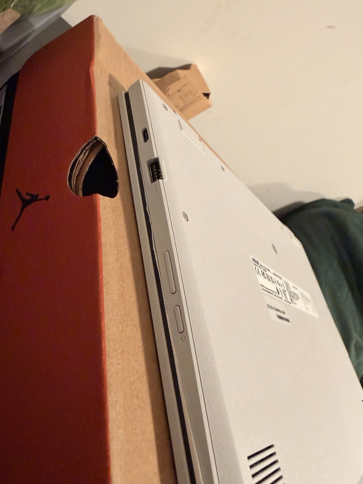 ASUS Chromebook Flip CX1 14” Touch N4500 8GB 128GB 2-in-1 Open Box gallery