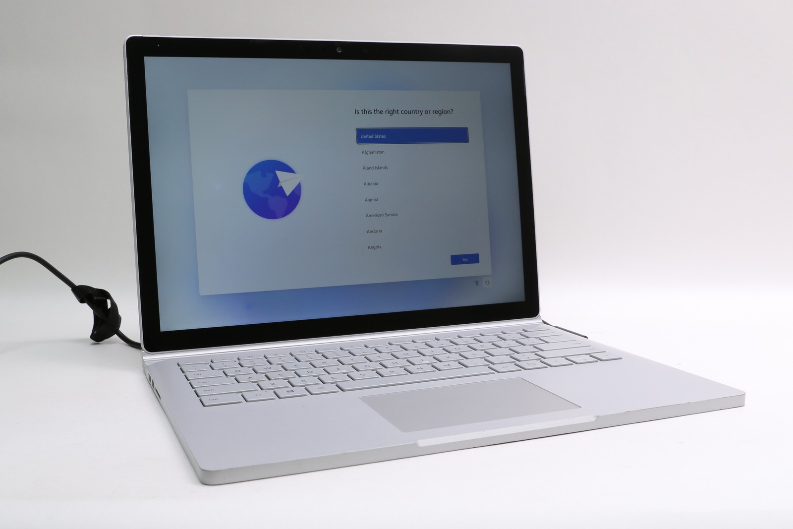 14" Microsoft Surface Book 3, i7-1065G7, 32GB, 1TB SSD, Touchscreen gallery