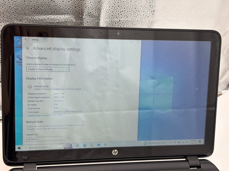 HP 15-f111dx Notebook PC 15.6" 750 GB HDD 8 GB RAM A8-6410 APU Windows 10 Home gallery