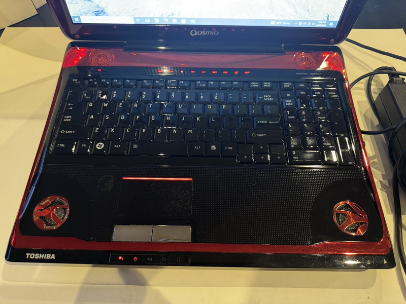 17.1" TOSHIBA Qosmio X305-Q701 2GHz C2D 8GB 9700M GTS 128GB SSD Gaming Laptop gallery