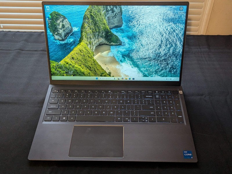 Dell Laptop - Vostro 15 5510 - i5-11320H 16GB 256GB SSD 15.6'" FHD W11P gallery
