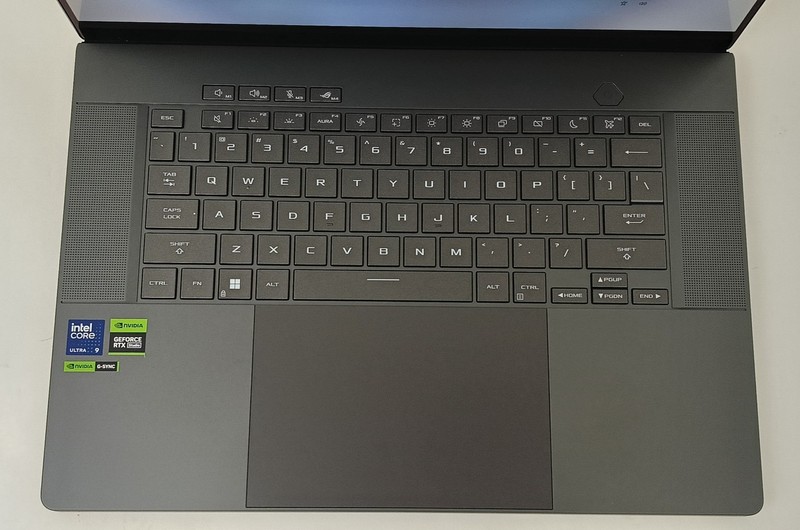 ASUS ROG Zephyrus G16 16" OLED 240Hz Ultra 9 185H 16GB 1TB SSD RTX 4070 W11H gallery