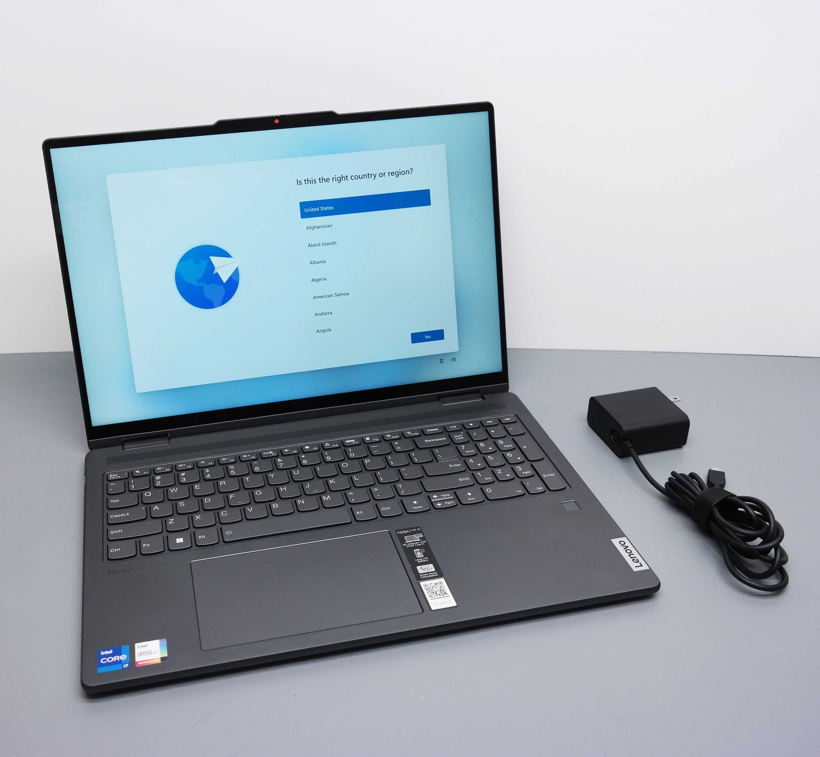 Lenovo Yoga 7i 16'' Intel Core i7-1355U 16GB RAM 512GB SSD Gray gallery