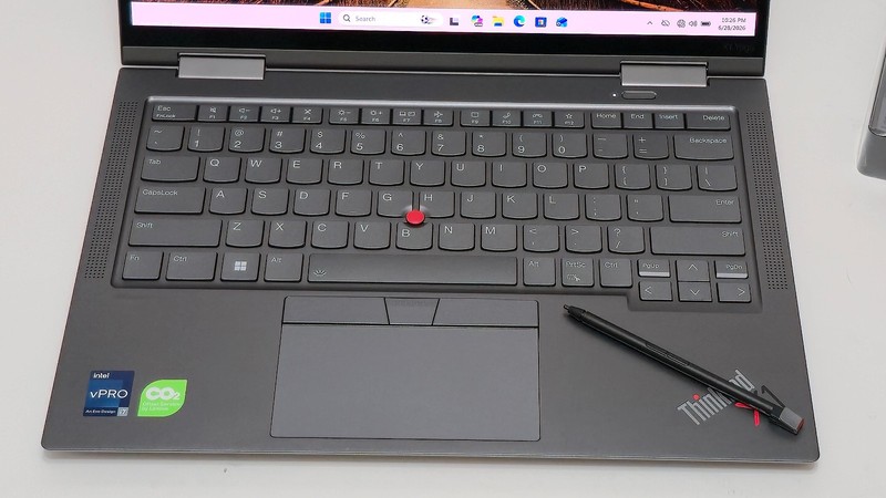 Lenovo ThinkPad X1 Yoga Gen 8 (i7-1365U CPU, 32 GB RAM 1 TB SSD) 14" UHD Touch gallery
