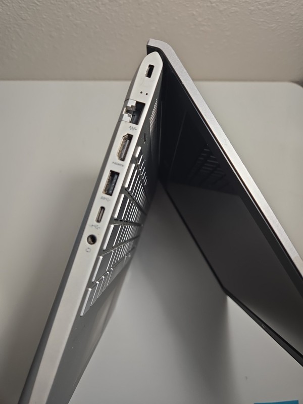 HP Tscr15,6/ i5-8250u/ 8Gb/ ssd 127Gb/Camera/../ Battery Is BAD, NO AC #12 gallery
