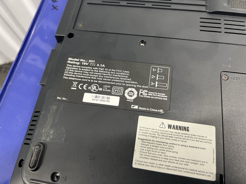 Winbook 331 Laptop 15.4" Notebook (AMD Turion 64 X2) Laptop Vintage iBook / prop gallery