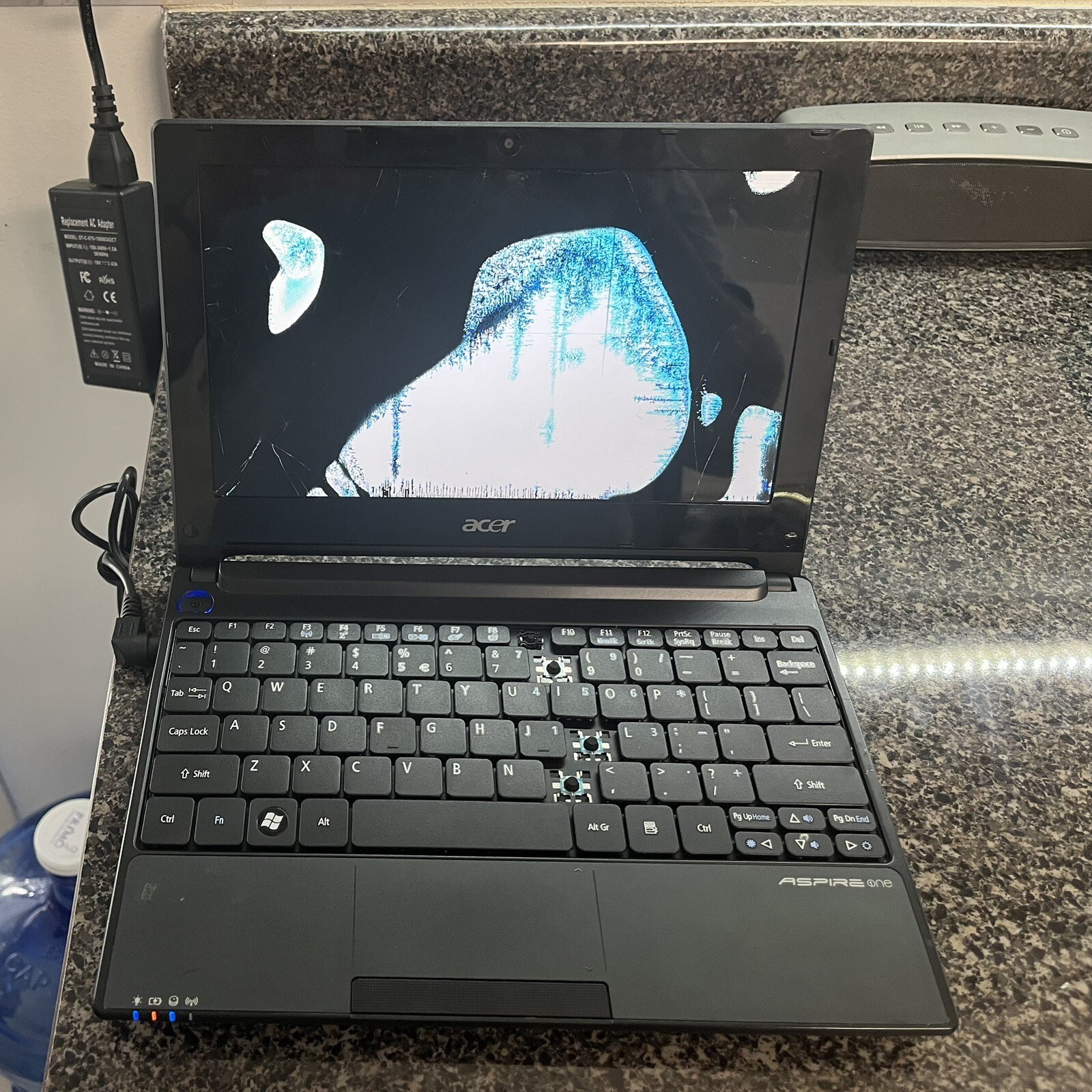 ACER Aspire One Mini Laptop Model ZG5 Blue NOT WORKING FOR PARTS gallery