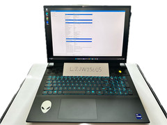 Alienware m18 R2 – i9-14900HX / RTX 4090 / 64GB / 2TB / QHD+ 165Hz – Great look