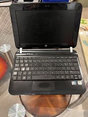 HP Mini 110-3830CA 10.1″ Atom N455 Windows 7 Starter FOR PARTS AS IS !