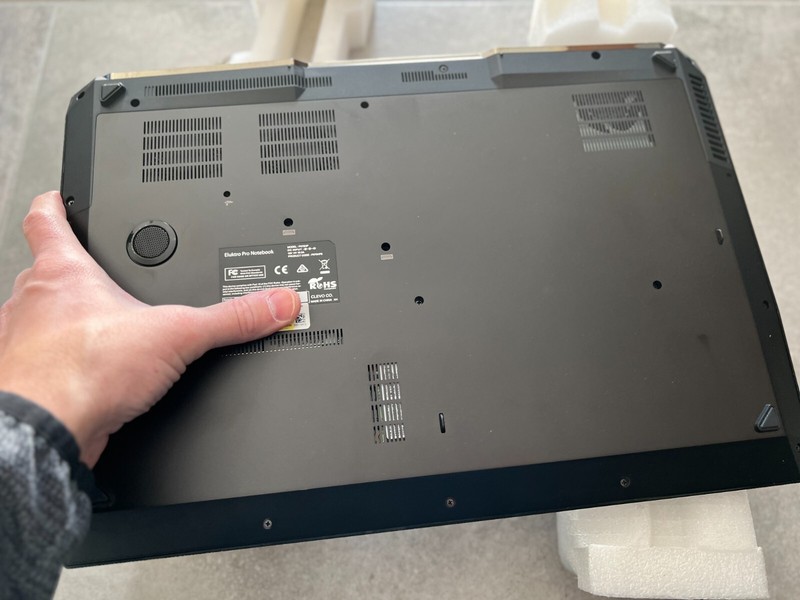 Eluktronics P670HP6 17.3" Gaming Laptop i7 7700HQ GTX 1060 Windows 10 (Complete) gallery