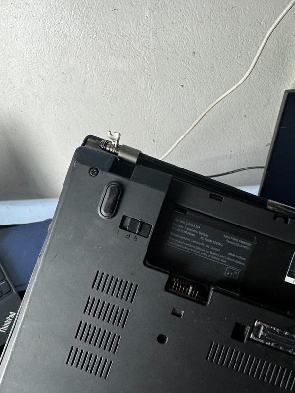 Lenovo ThinkPad T470s Core I5-7200 8GB RAM Laptop For Repair #6000 gallery