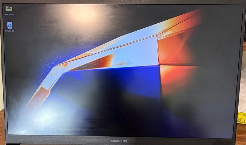 Samsung Galaxy Book 4 Intel Core 7 150U 16GB 512GB 15.6" Non-Touch FHD Silver gallery