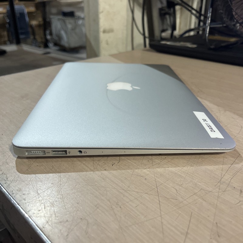 APPLE MACBOOK AIR 11" EARLY 2015 CORE I5-5250U 1.6GHZ 4GB RAM NO HD gallery