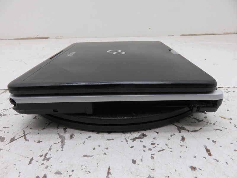 Lot of 3 Fujitsu LifeBooks (2) T730, (1) T731 Laptops - Parts/Repair gallery