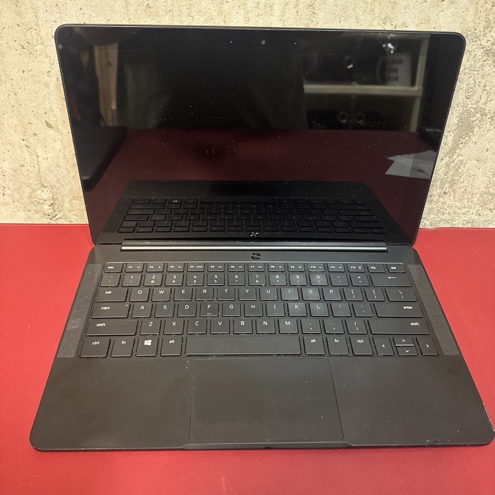Razer Blade Stealth 12.5” RZ09-01962E11 Laptop For Parts/Repair Untested