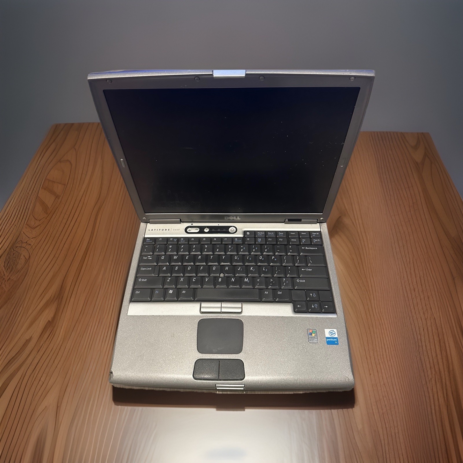 Dell Latitude D600 XP Laptop 2GB RAM Pentium M 1.6GHz 60GB HDD VGA Serial gallery