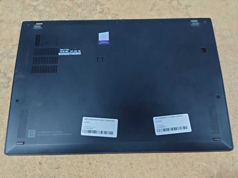 Lenovo X1 Carbon 7th Gen 14" WQHD i5-8265U 8GB RAM 256GB SSD No OS gallery
